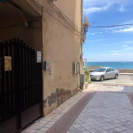 House In Lungomare Tysandros Giardini Naxos