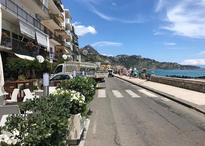 House In Lungomare Tysandros 別荘 *